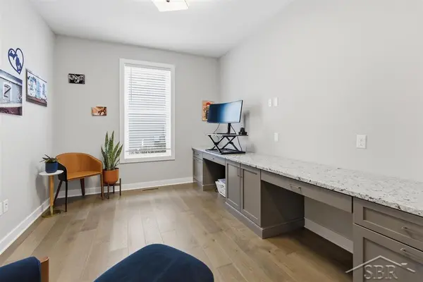 403 Copper Leaf CT, Midland, MI 48642