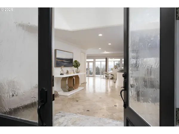 1040 SW MYRTLE DR, Portland, OR 97201