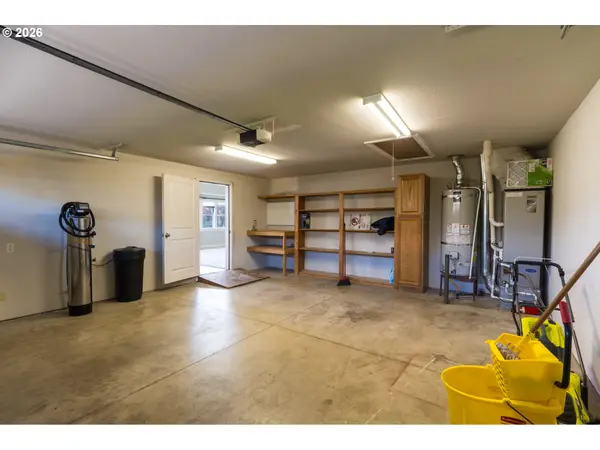 1551 Tierra DR NE, Salem, OR 97301