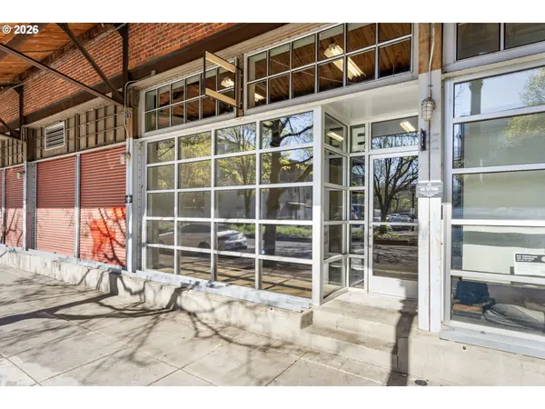 600 NW NAITO PKWY #E, Portland, OR 97209