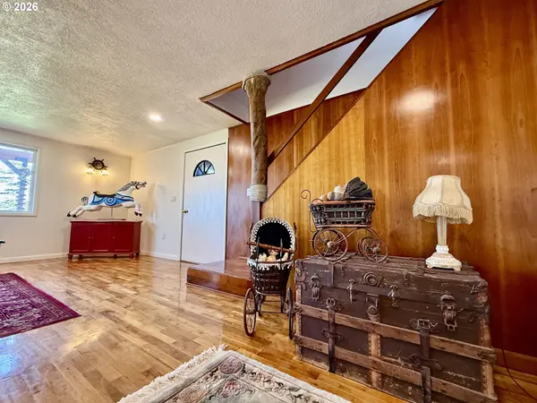 407 S EMPIRE BLVD, Coos Bay, OR 97420