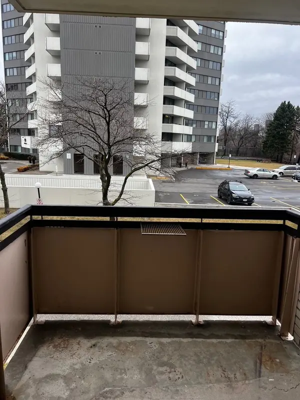 130 Neptune DR #202, Toronto C04, ON M6A 1X5