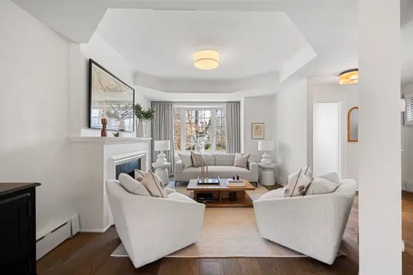 90 Pricefield RD, Toronto C09, ON M4W 1Z9