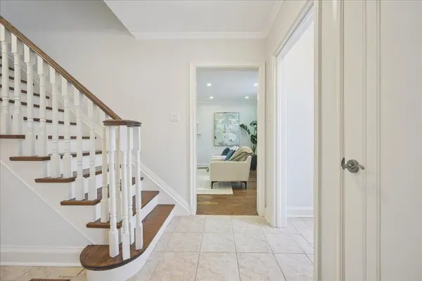 65 Chatsworth DR, Toronto C04, ON M4R 1R6