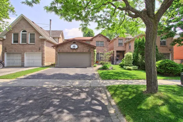 43 Daniels CRES, Ajax, ON L1T 1X8