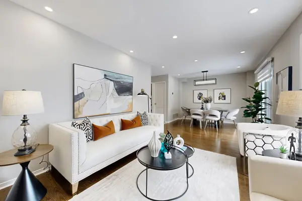 129 Knapton DR, Newmarket, ON L3X 3B4