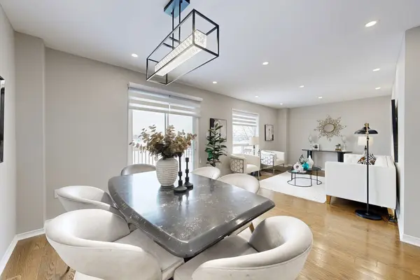 129 Knapton DR, Newmarket, ON L3X 3B4