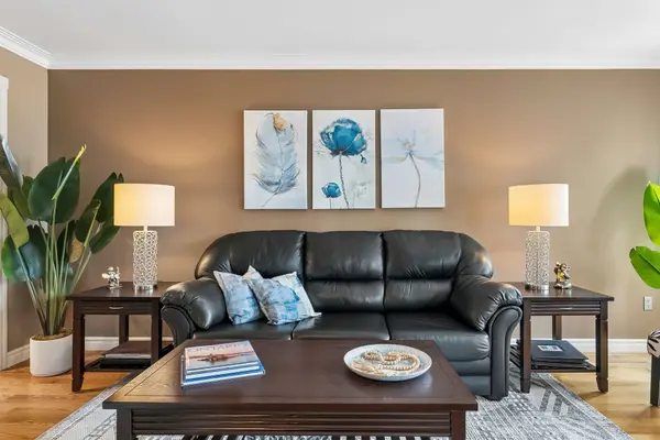 63 Wendell AVE, Toronto W04, ON M9N 3K8