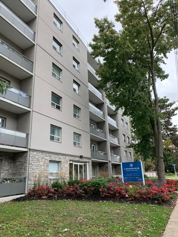 50 East ST #205, Oakville, ON L6L 3K4