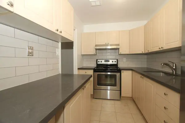 50 East ST #205, Oakville, ON L6L 3K4