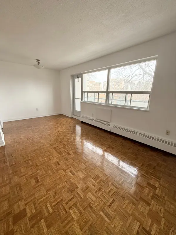 50 East ST #205, Oakville, ON L6L 3K4