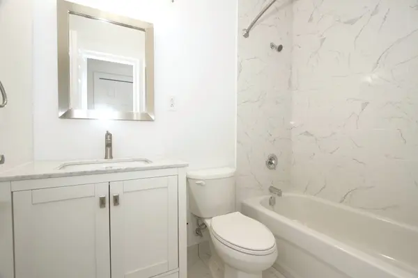 50 East ST #205, Oakville, ON L6L 3K4