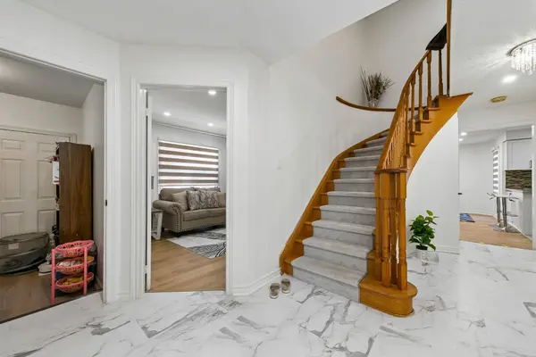 3307 Charlebrook CT, Mississauga, ON L5L 5B5