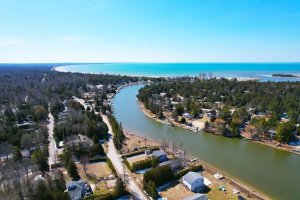 55 Marina AVE, South Bruce Peninsula, ON N0H 2G0