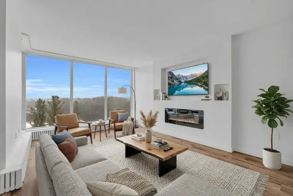 19 Woodlawn RD E #511, Guelph, ON N1H 7B1