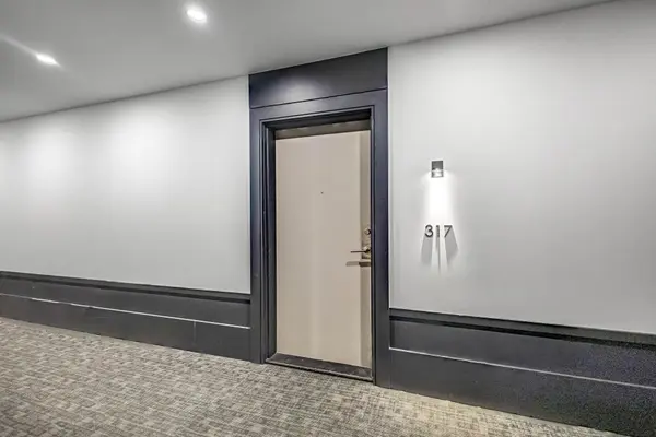 16 Concord PL #317, Grimsby, ON L3M 4E8