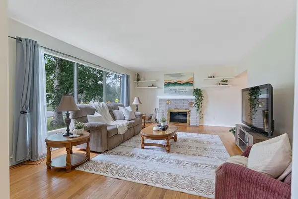 123 Abbeyhill DR, Kanata, ON K2L 1H4