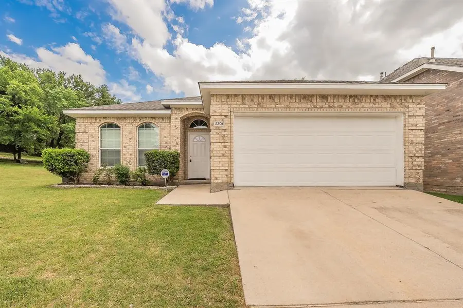2301 Springmere Drive, Arlington, TX 76012