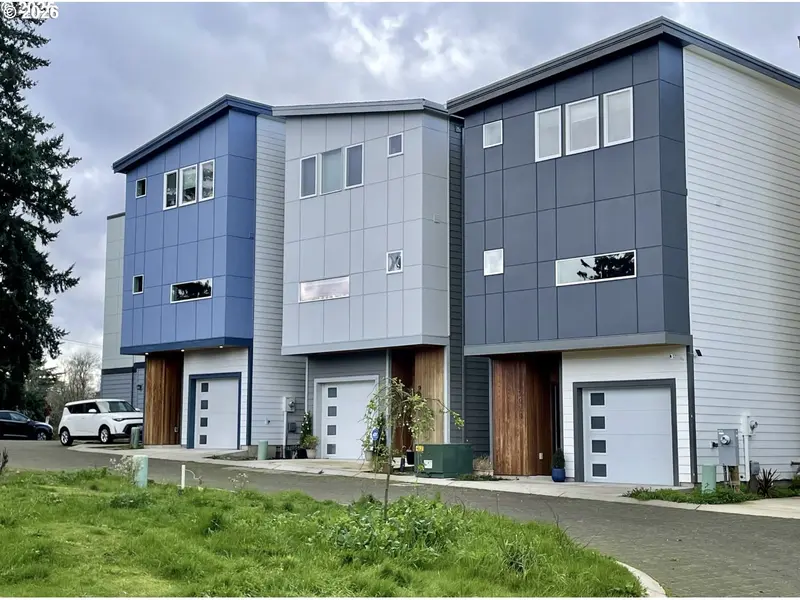 9023 NE HOYT ST, Portland, OR 97220