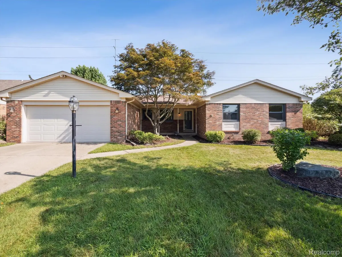 17018 WHITE HAVEN DR, Northville Twp, MI 48168