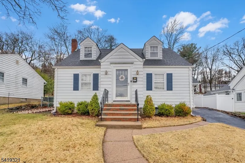 154 Watchung Dr, Hawthorne Boro, NJ 07506