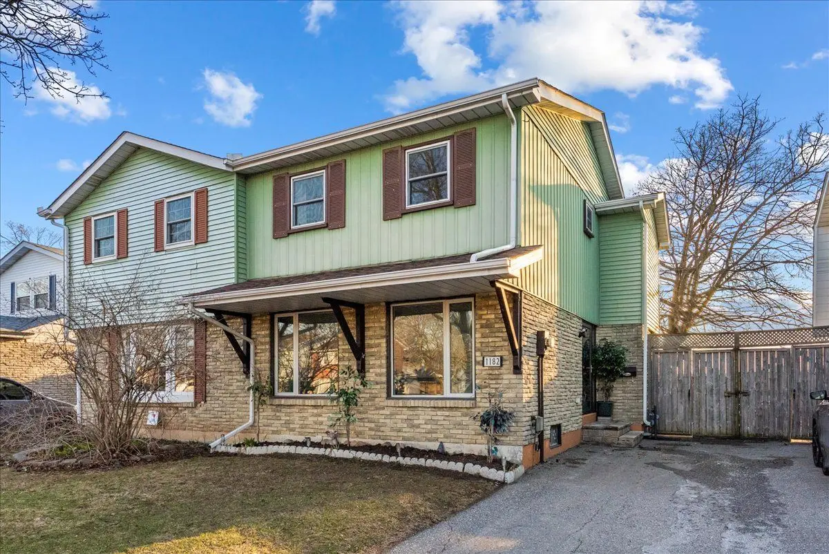 1182 Venus CRES, Oshawa, ON L1J 6E4