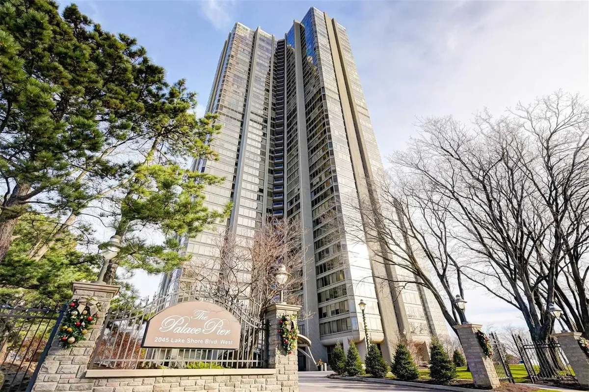 2045 Lake Shore BLVD W #807, Toronto W06, ON M8V 2Z6
