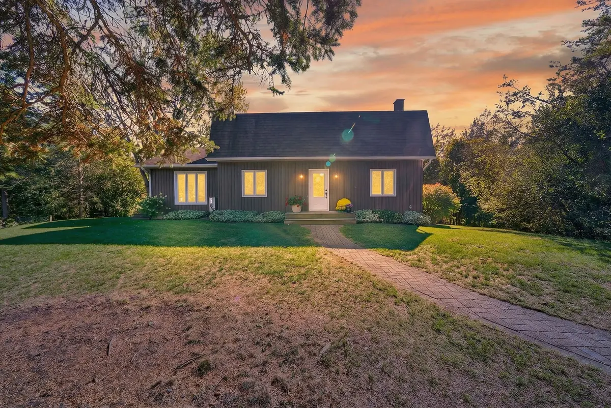 108 Dutch RD, Prince Edward County, ON K0K 1T0