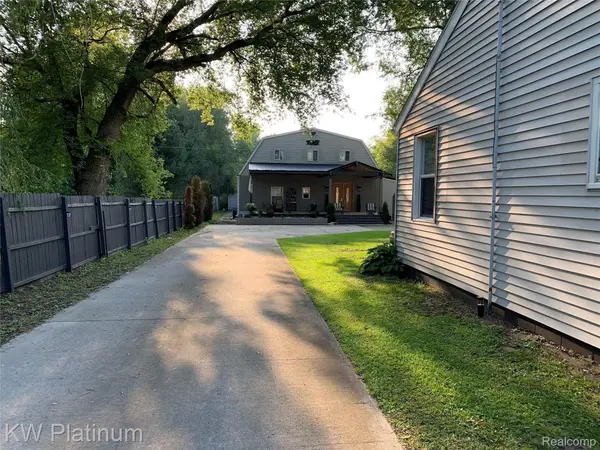 5161 Parker RD, Fort Gratiot Charter Township, MI 48059