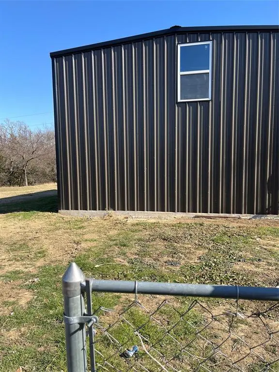 828 W Mcfarland Street, Bells, TX 75414