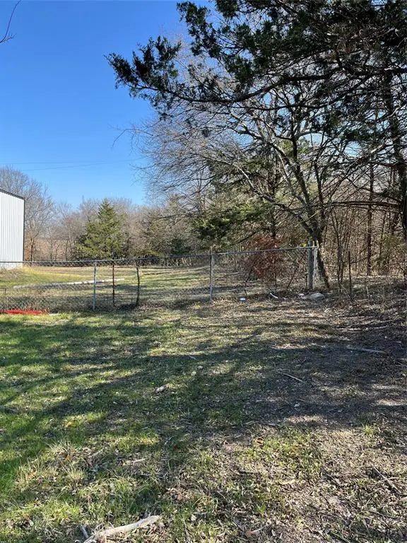 828 W Mcfarland Street, Bells, TX 75414