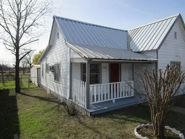 905 Wallis Avenue, Santa Anna, TX 76878