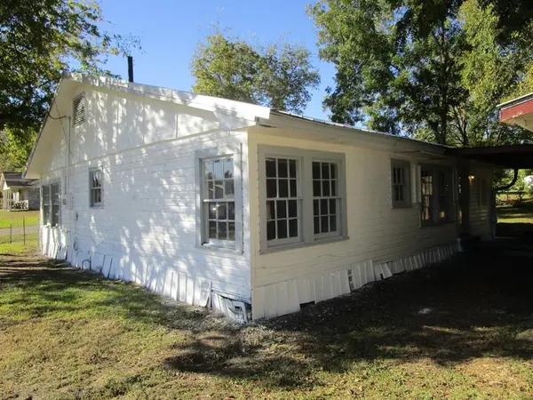 801 W Pierce Street, Clarksville, TX 75426