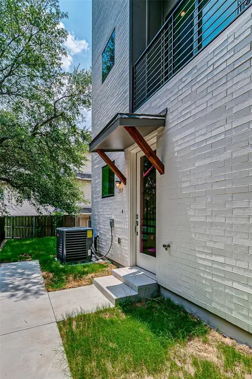 6028 Lewis Street #204, Dallas, TX 75206
