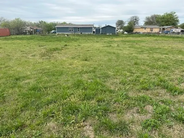 6827 Spring Branch Drive, Krum, TX 76249