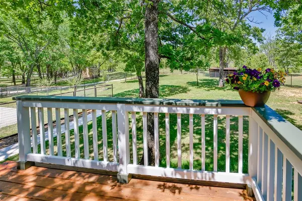 100 Shawnee Trail Road, Whitesboro, TX 76273