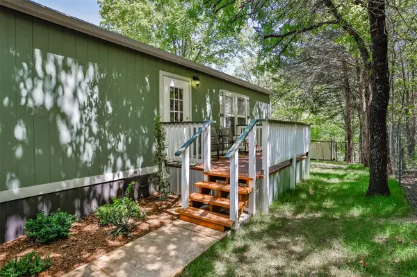 100 Shawnee Trail Road, Whitesboro, TX 76273