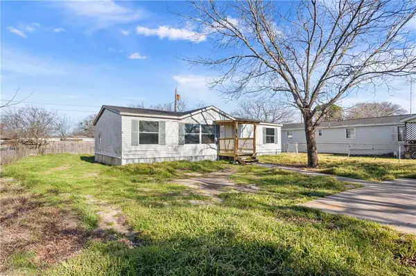1615 Crockett Street, Bellmead, TX 76705