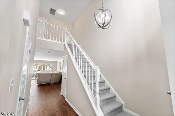 48 Sapphire Ln, Franklin Twp., NJ 08823