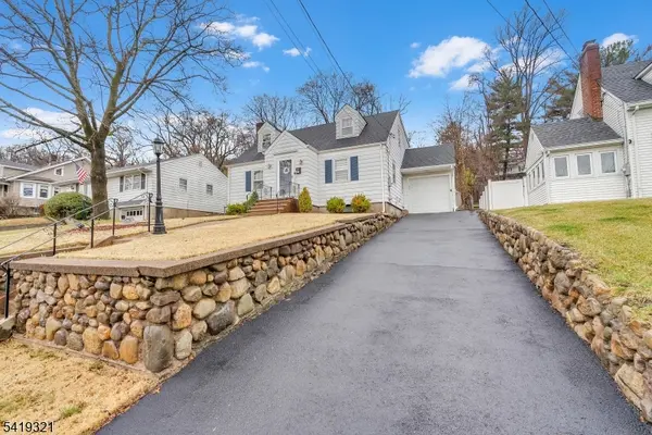 154 Watchung Dr, Hawthorne Boro, NJ 07506