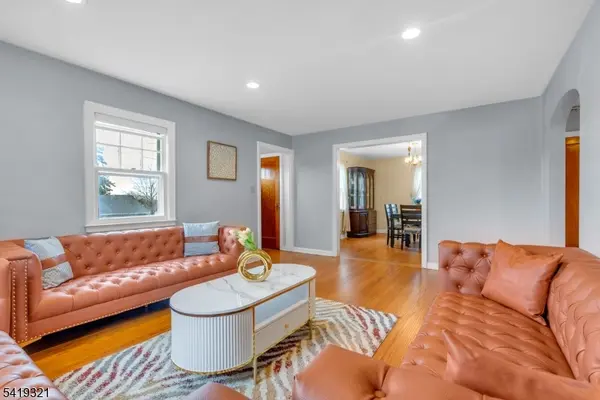 154 Watchung Dr, Hawthorne Boro, NJ 07506