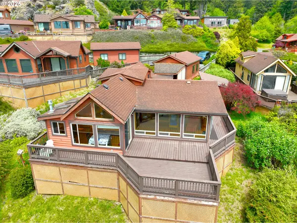 19921 WHALESHEAD RD #U9, Brookings, OR 97415