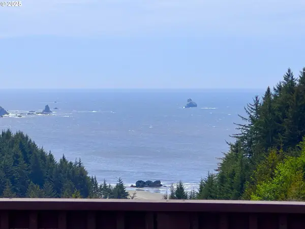 19921 WHALESHEAD RD #U9, Brookings, OR 97415