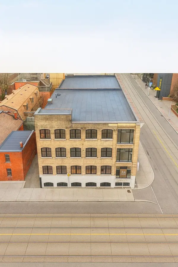 14 Mccaul ST #201, Toronto C01, ON M5T 1V6