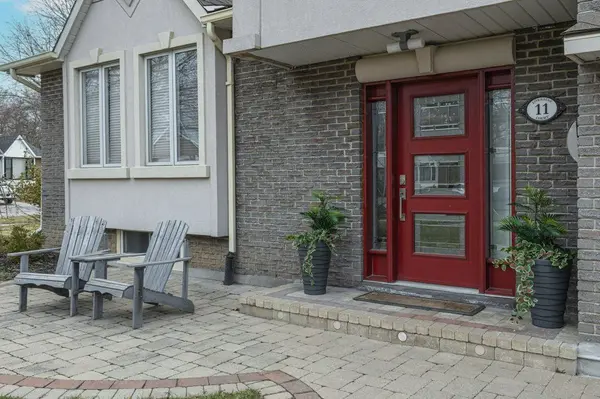 11 Lorraine CT, Clarington, ON L1C 3L5