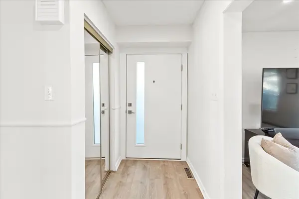 1182 Venus CRES, Oshawa, ON L1J 6E4