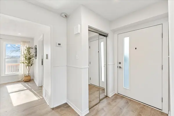 1182 Venus CRES, Oshawa, ON L1J 6E4