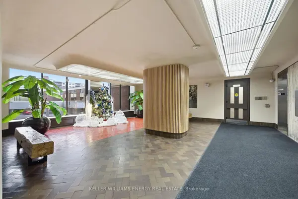 1 Massey SQ #1514, Toronto E03, ON M4C 5L4