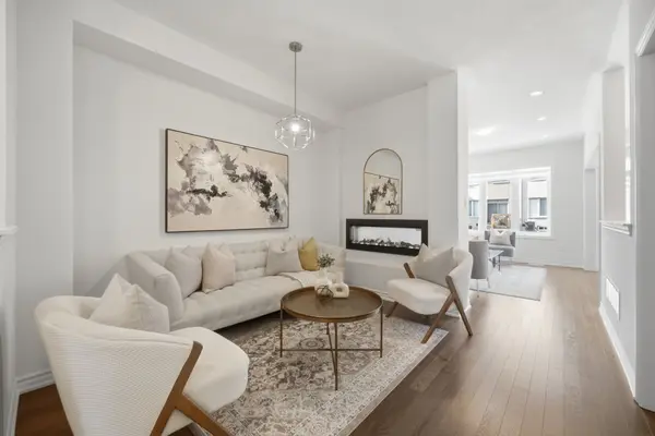 32 Mountainside CRES, Whitby, ON L1R 0P5