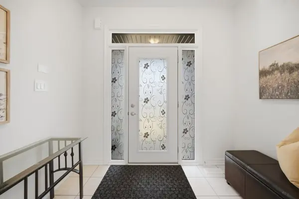 32 Mountainside CRES, Whitby, ON L1R 0P5